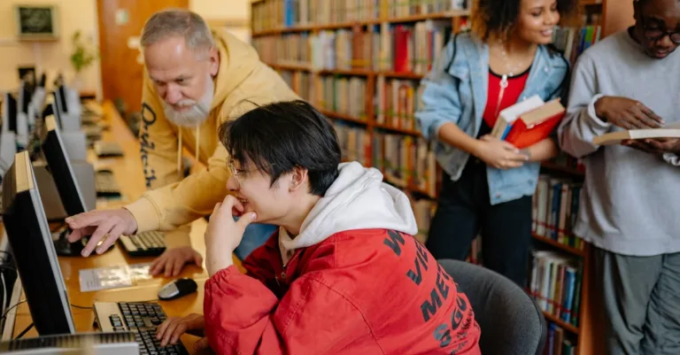 accès à l'espace numérique étudiant : plateforme sécurisée pour gérer vos ressources, cours et communications en ligne.