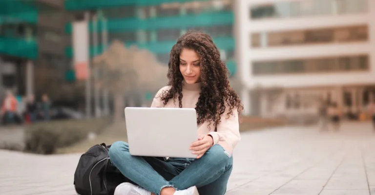 accédez facilement à votre portail étudiant pour consulter vos cours, résultats, emplois du temps et ressources académiques en ligne.