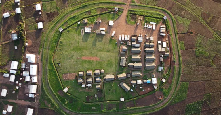 découvrez village defense, un jeu stratégique où vous devez protéger votre village contre les invasions ennemies en plaçant judicieusement vos défenses et en gérant vos ressources.