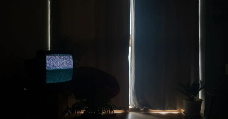 découvrez les solutions rapides et efficaces pour réparer votre téléviseur sans son. guide complet pour diagnostiquer et résoudre les problèmes audio de votre tv.